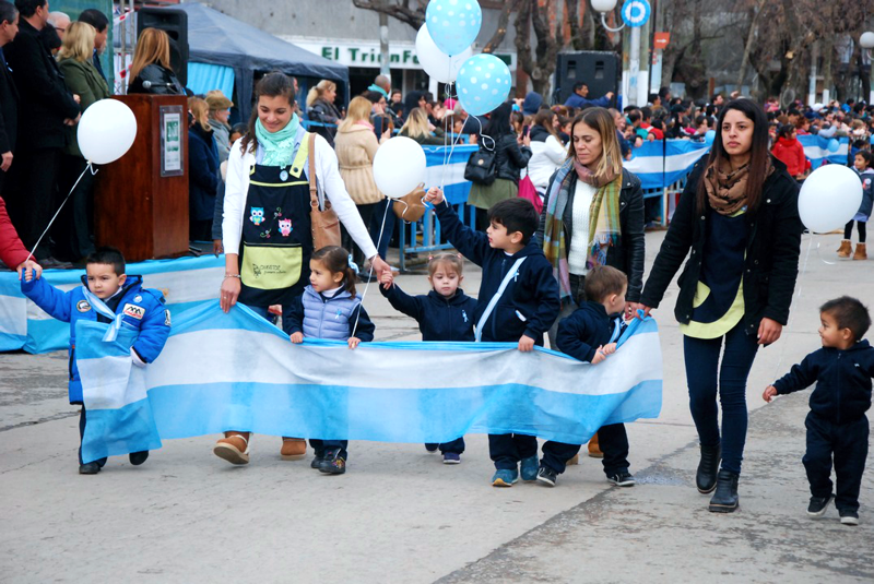 SV | Gómez pidió «limar asperezas» durante el acto por el Día de la Independencia
