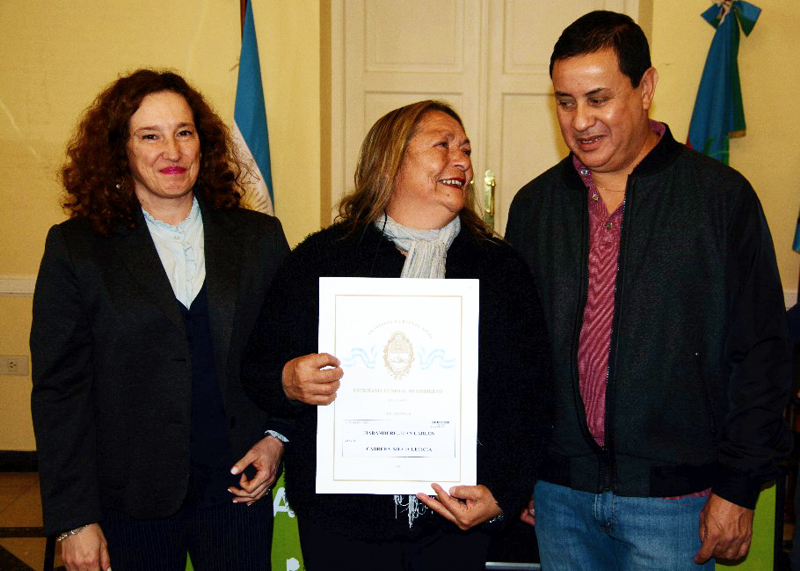 SV | Entregaron escrituras de viviendas a vecinos del distrito