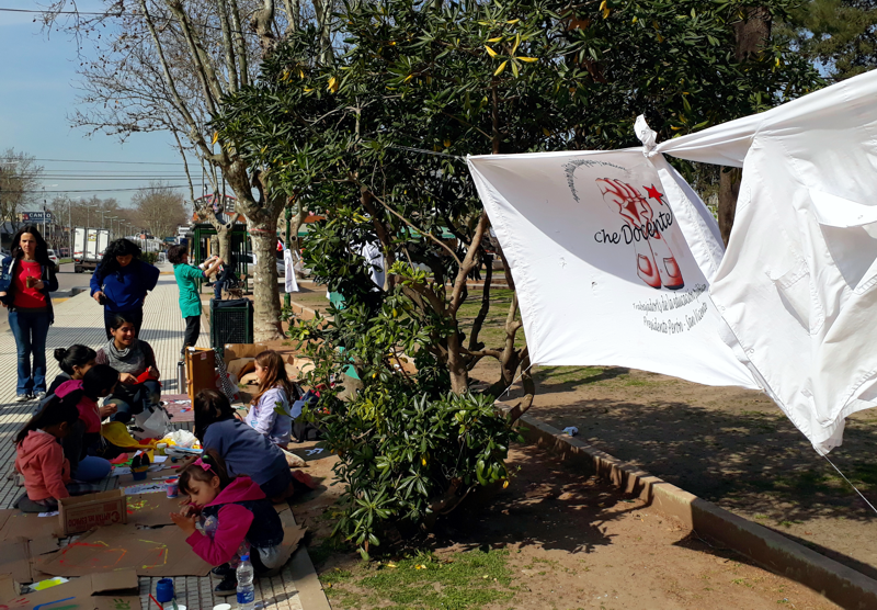 RG | Docentes se manifestaron en Presidente Perón y San Vicente