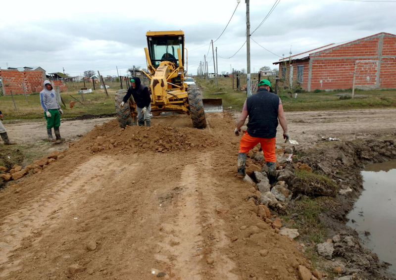 SV | Continúan con el arreglo de calles y zanjeo en barrios del distrito