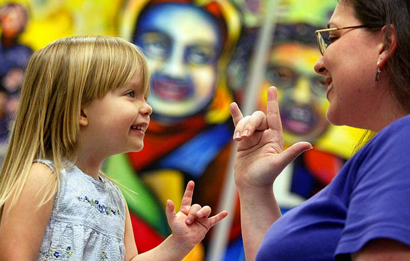 SV | Pidieron la enseñanza del lenguaje de señas en los ISFD