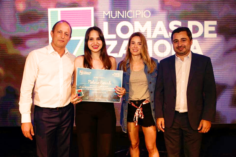 RG | Premiaron a Melanie Berardi por su labor como estudiante de periodismo en la UNLZ