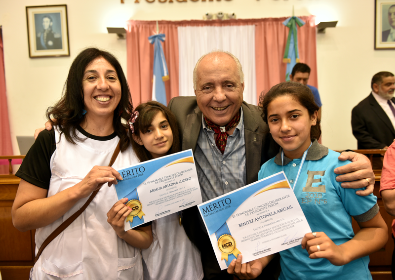 PP | Entregaron premios a los alumnos con los mejores promedios del distrito