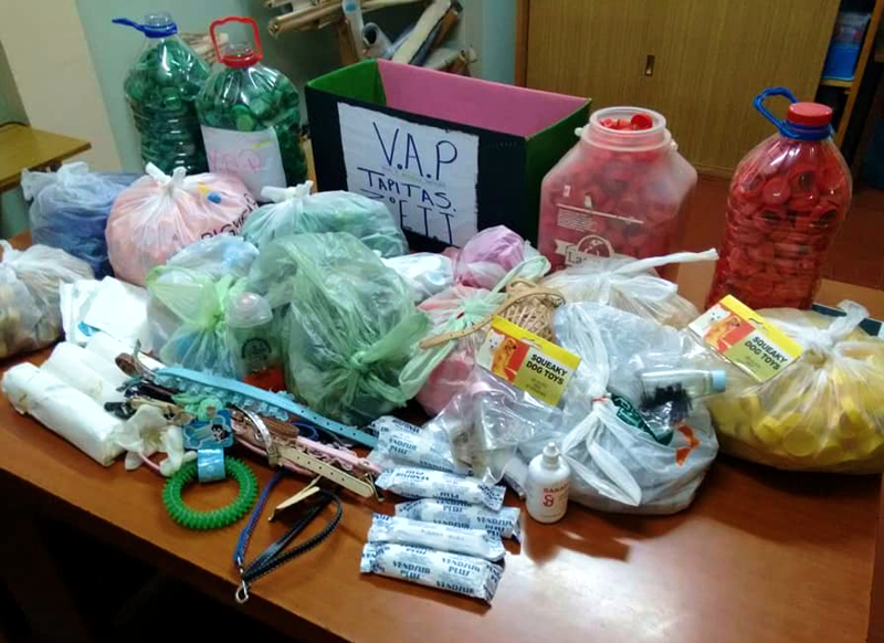 PP | Tapas de plástico para solventar castraciones de animales callejeros