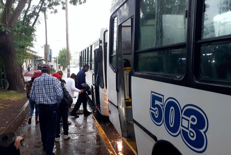 SV | Estación Korn: queja de usuarios de colectivo por la ausencia de garitas