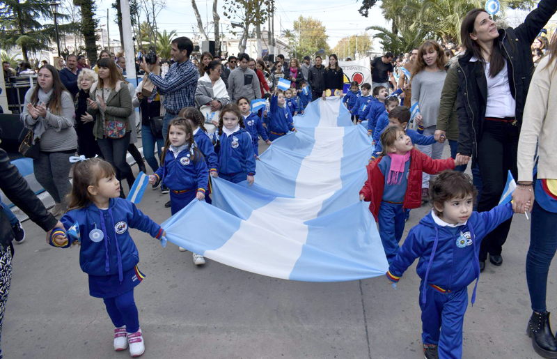 SV | 25M: Gómez anunció que gestionará un banco en Korn y cajeros para Domselaar
