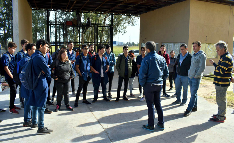 SV | Gómez recorrió el laboratorio que se estableció en el Parque Industrial Privado