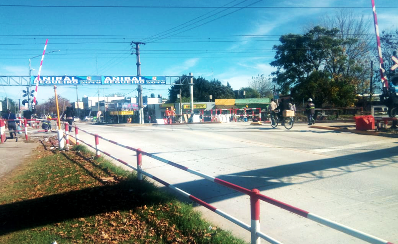 PP | Con retraso, habilitaron el paso a nivel de la avenida Eva Perón en Guernica
