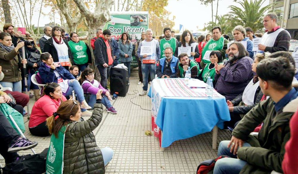 SV | Acompañado de los gremios, Roberto Baradel recorrió escuelas de San Vicente