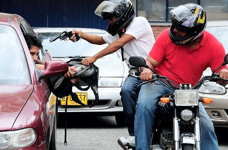 RG | Los Municipios fijarán zonas donde no podrán circular dos personas en una moto