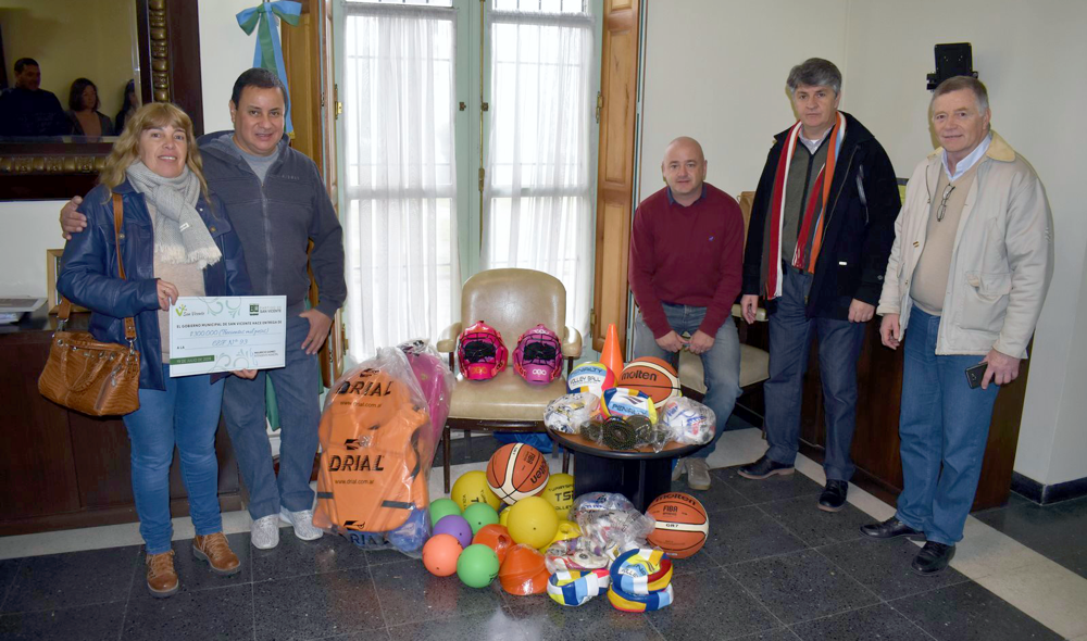 SV | El intendente Gómez entregó subsidio y material deportivo al CEF 93