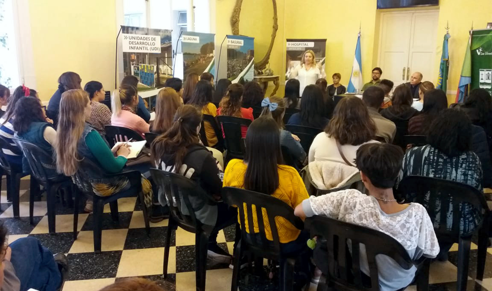 SV | Administración pública > Capacitan a alumnos del ISFDT 93