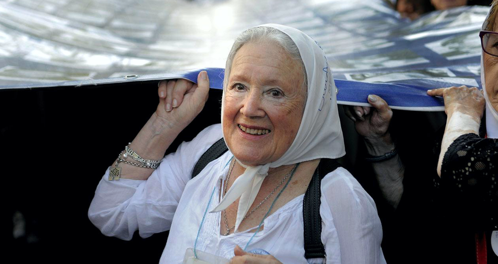 SV | Visita > Nora Cortiñas presentará en San Vicente, un libro sobre su vida