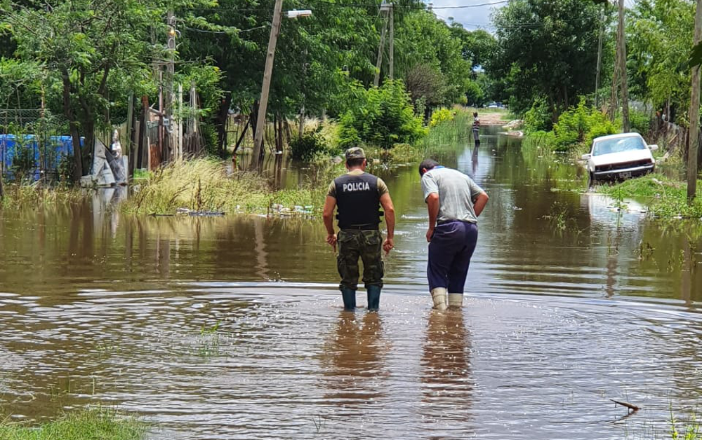 Región | Vecino reconoce el trabajo de dos uniformados del CPR San Vicente