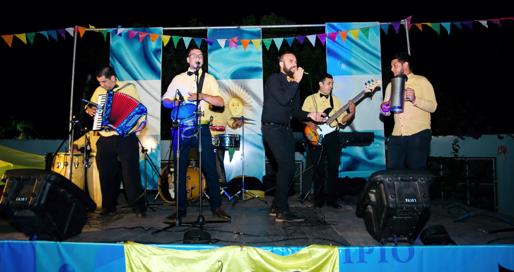 Entretenimiento | Inmejorable comienzo de la Feria Intercultural en Guernica