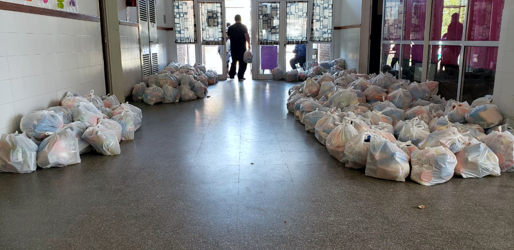 Comedores escolares | Comenzó la entrega de bolsones de alimentos en escuelas y jardines