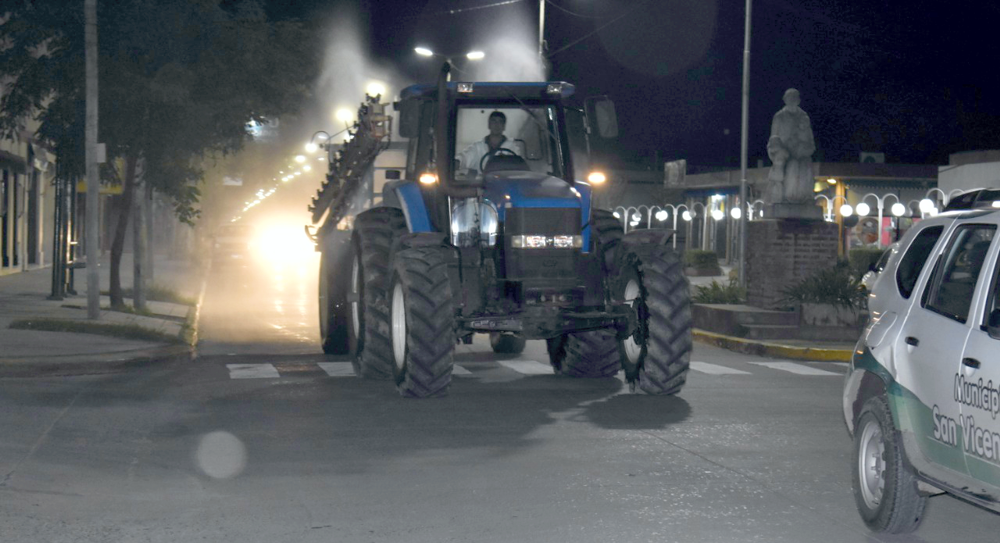 Coronavirus | El Municipio comenzó a realizar una desinfección masiva en calles del distrito