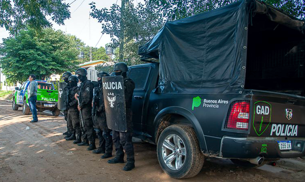 Policiales | Tres detenidos en el barrio Matadero por atacar y herir a un policía
