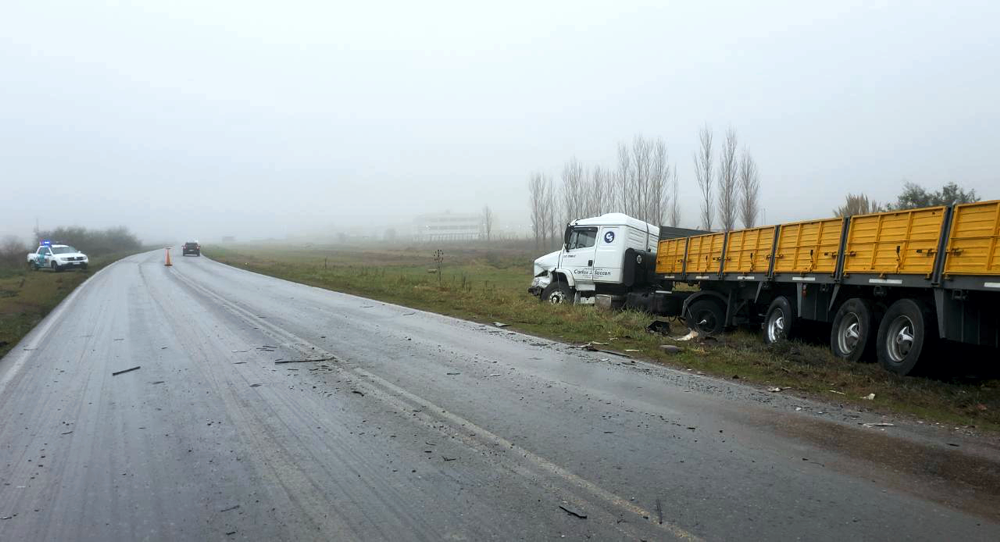 Ruta 58 | Dos personas perdieron la vida en un accidente entre un auto y un camión
