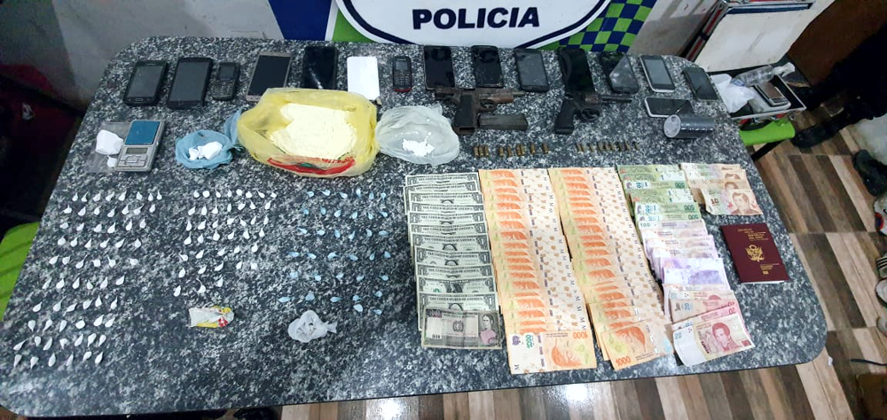 Guernica | La policía desbarató una banda de peruanos que vendía drogas en Parque Americano