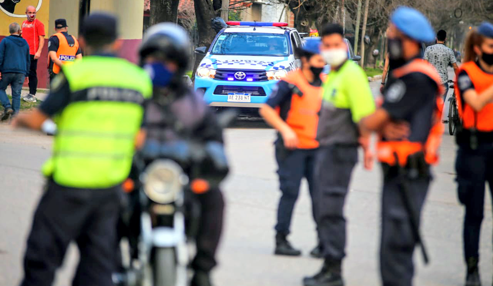 San Vicente | Una motociclista evadió un control y atropelló a un agente de Tránsito