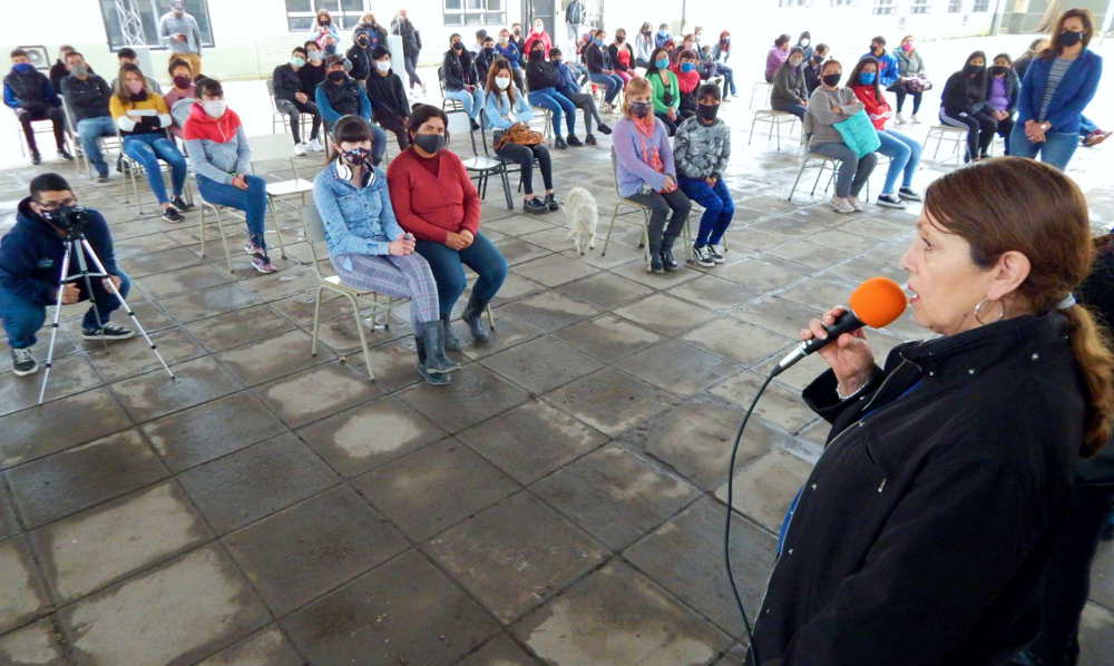 Educación | Blanca Cantero entregó netbooks en la Escuela Secundaria 6 de América Unida