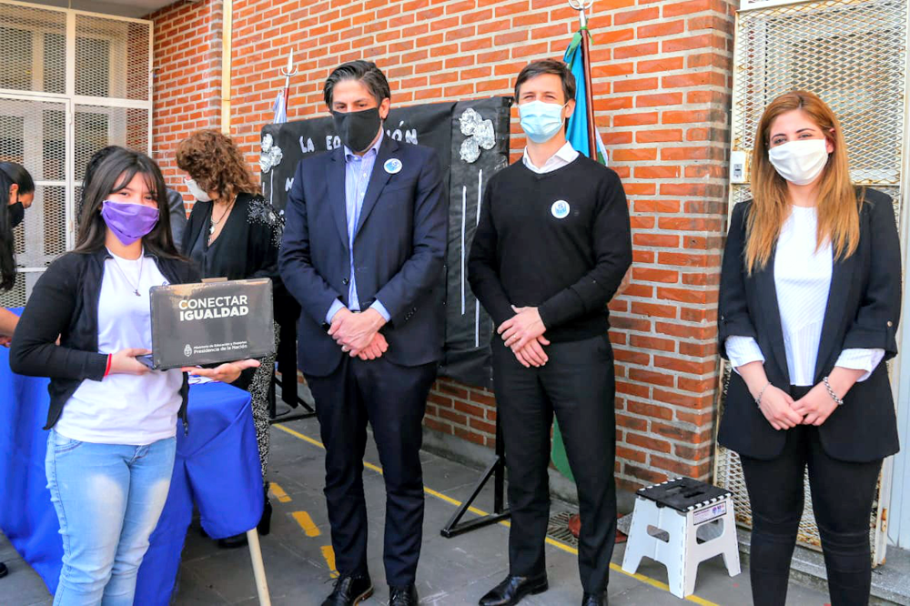 Educación | Mantegazza y Trotta entregaron netbooks del Programa Federal de Conectividad