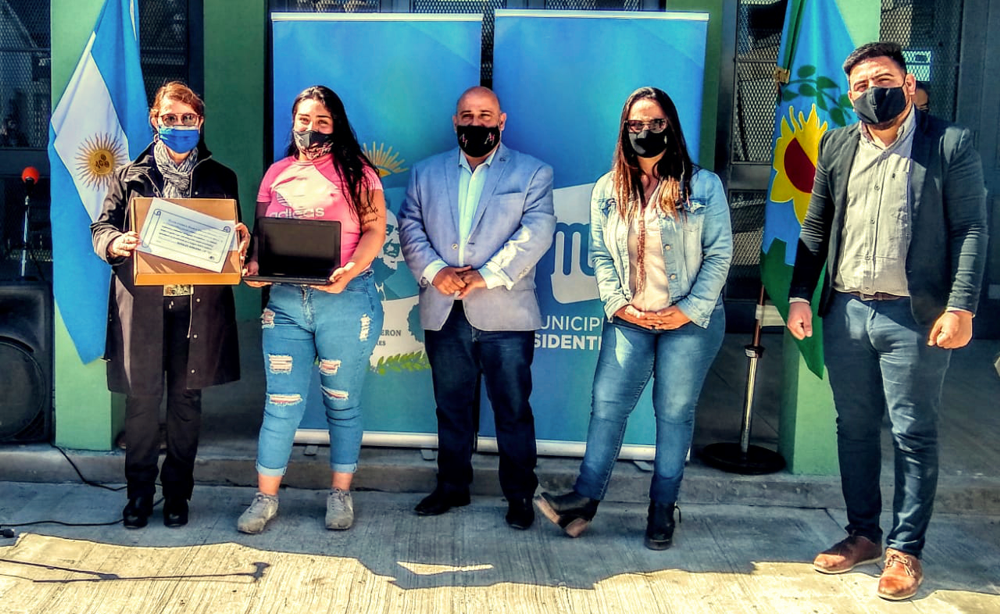 Conectividad | Continúa la entrega de netbooks a alumnos secundarios de Presidente Perón