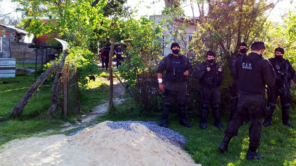 San Vicente | Detienen a un sujeto que había usurpado una casa con varias personas más