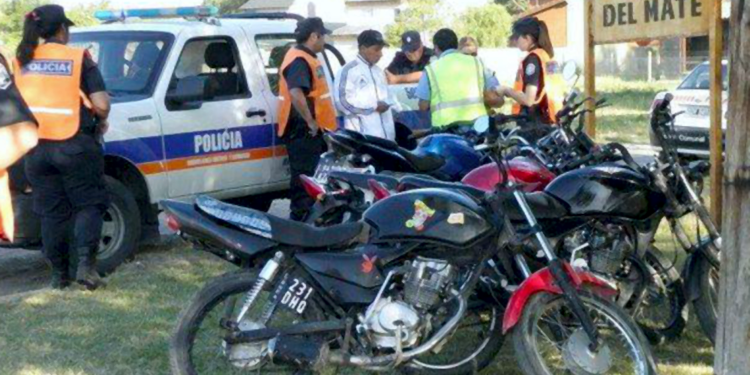 San Vicente | Detienen a una pareja de motociclistas tras una persecución que terminó en Guernica