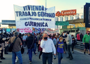 Protesta | Familias de Guernica realizan un corte total en el puente Pueyrredón de Avellaneda