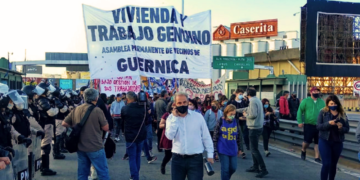 Protesta | Familias de Guernica realizan un corte total en el puente Pueyrredón de Avellaneda