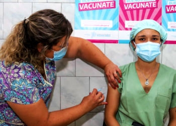 San Vicente | Comenzó la vacunación contra el coronavirus en el hospital Ramón Carrillo