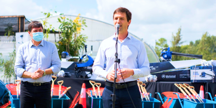 San Vicente | Arroyo y Mantegazza entregaron maquinaria y herramientas para emprendedores sociales