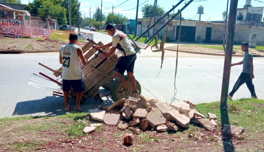 Guernica | La Policía detuvo a dos carreros que maltrataban a un caballo en la vía pública