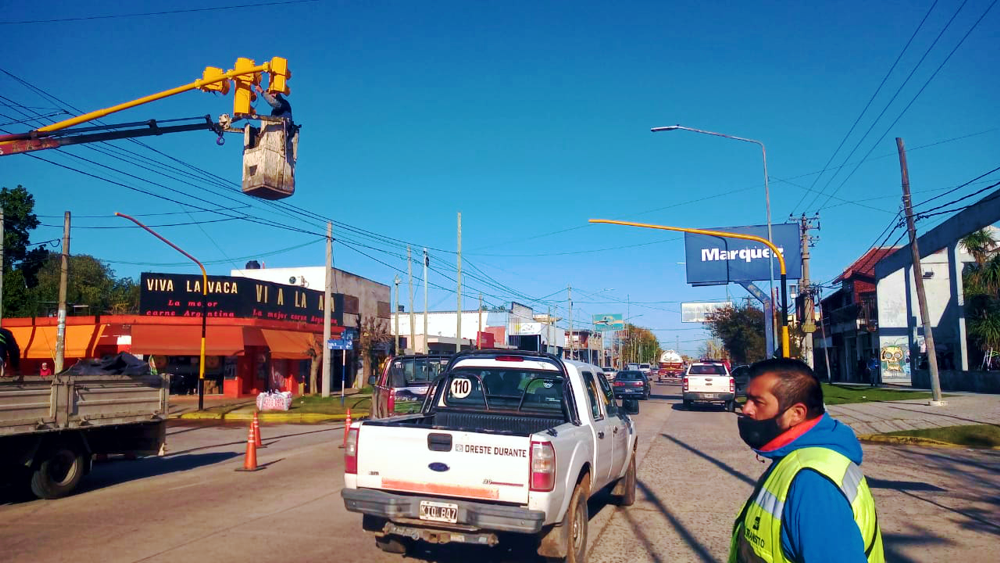 Guernica | Instalan un nuevo semáforo en la avenida Eva Perón