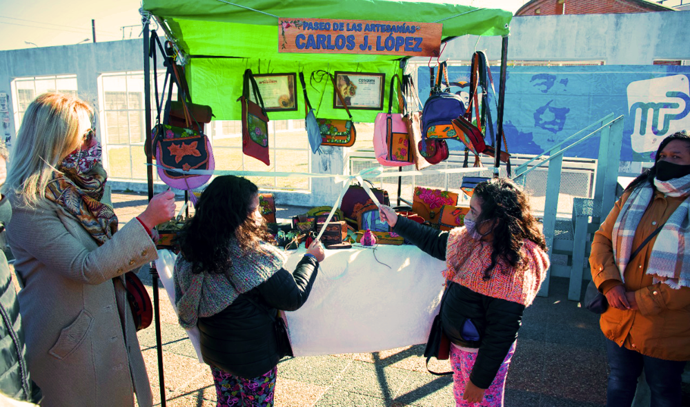 Presidente Perón | Se anunció una inversión de infraestructura para los puestos de artesanos locales