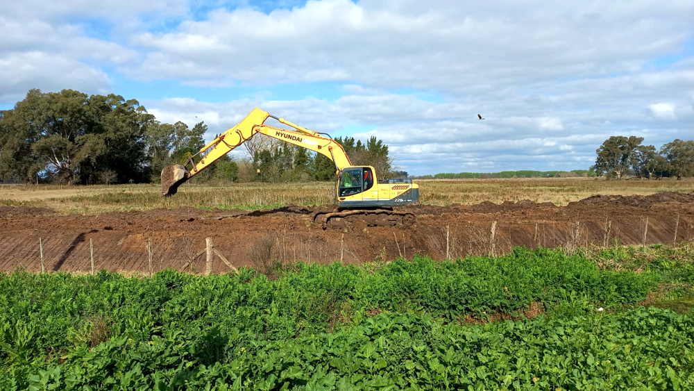 Presidente Perón | Realizan el saneamiento de distintos cauces de agua para evitar inundaciones
