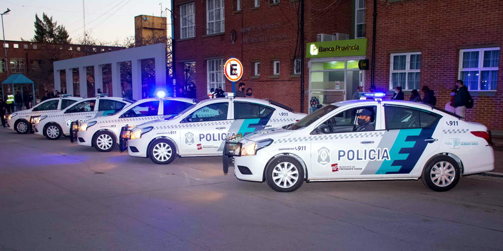 Presidente Perón | El Municipio entregó nuevos móviles y equipamiento a la Policía Bonaerense