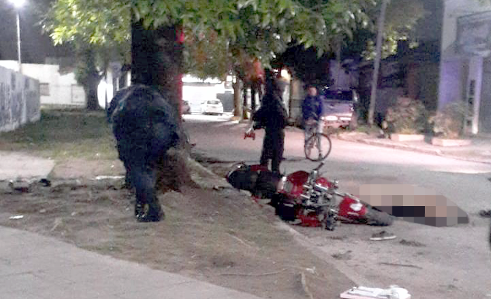 Alejandro Korn | Un hombre muere al chocar con su motocicleta contra un árbol