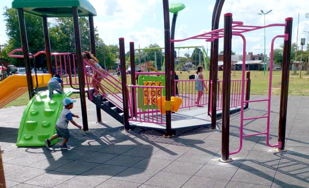 Guernica | Instalan nuevos y modernos juegos en la Plaza María Elena Walsh, en el oeste de la ciudad