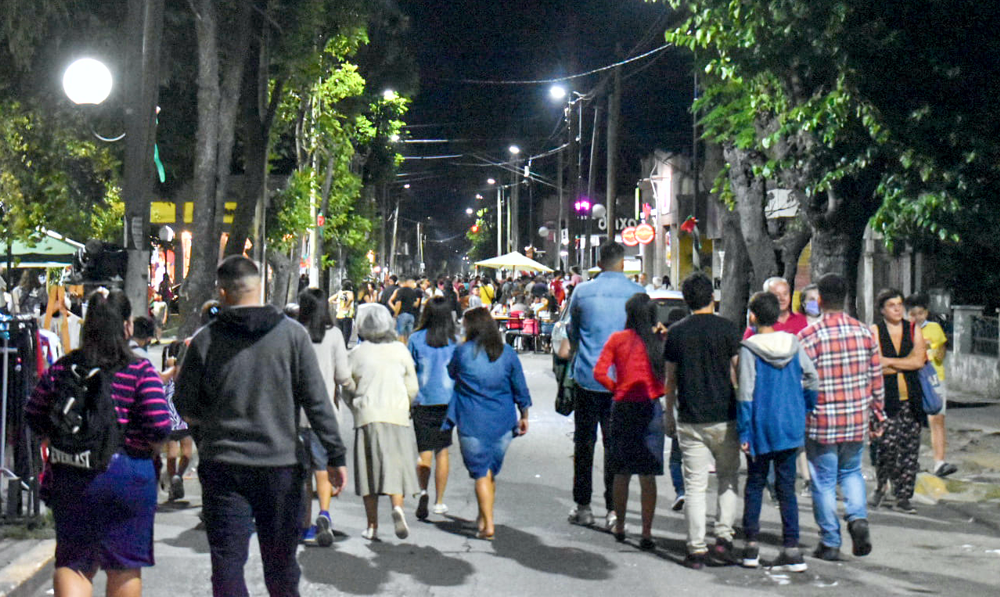 Alejandro Korn | Exitosa primera Noche de las Vidrieras sobre la calle San Martín