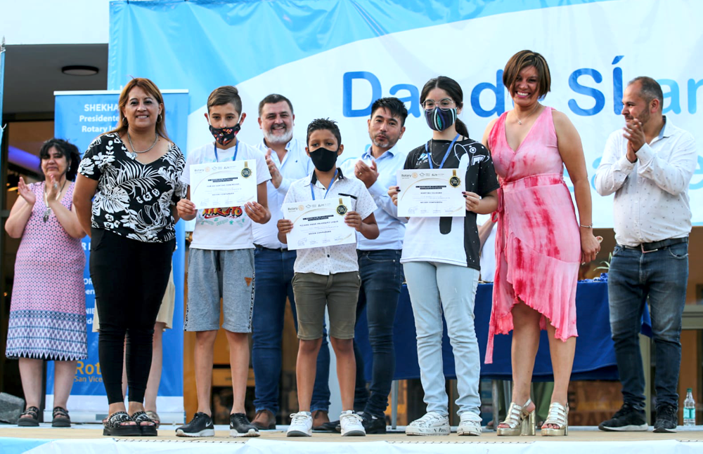 Educación | El Rotary de San Vicente entregó los premios a los mejores compañeros de los sextos grados