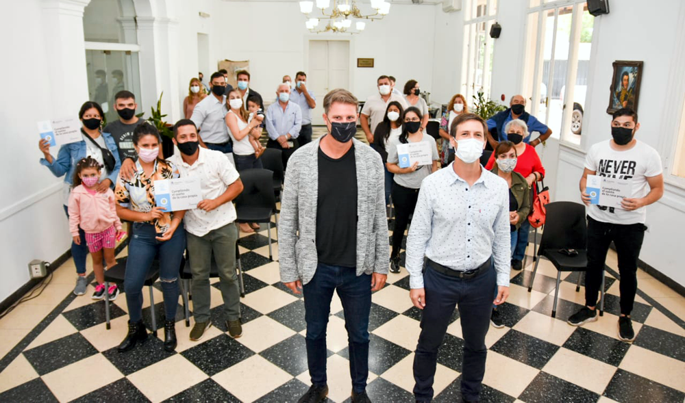 San Vicente | Mantegazza entregó créditos Casa Propia del programa Procrear