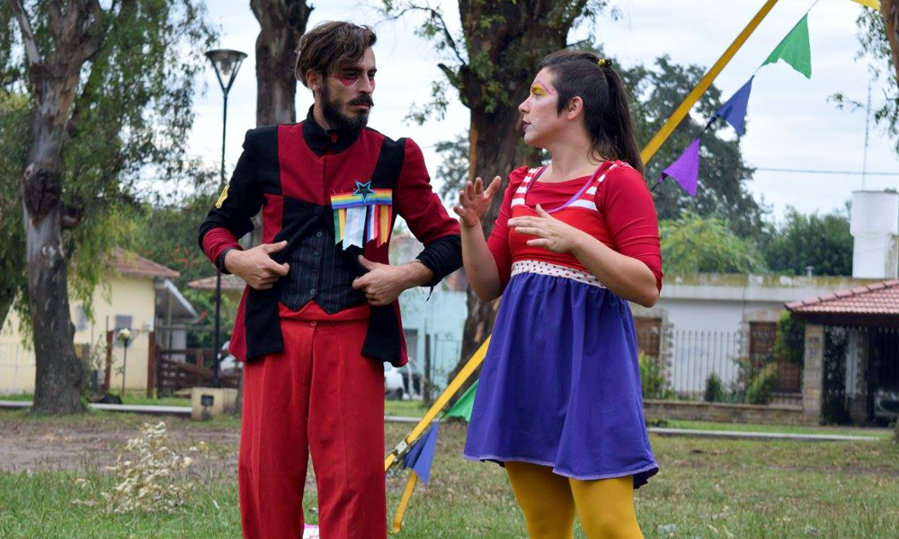 Domselaar | Comienza un ciclo de circo ambulante a la gorra en la Plaza de la Bandera