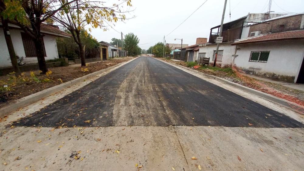 San Vicente | Comenzaron con las 500 cuadras de asfaltos prometidas por Mantegazza