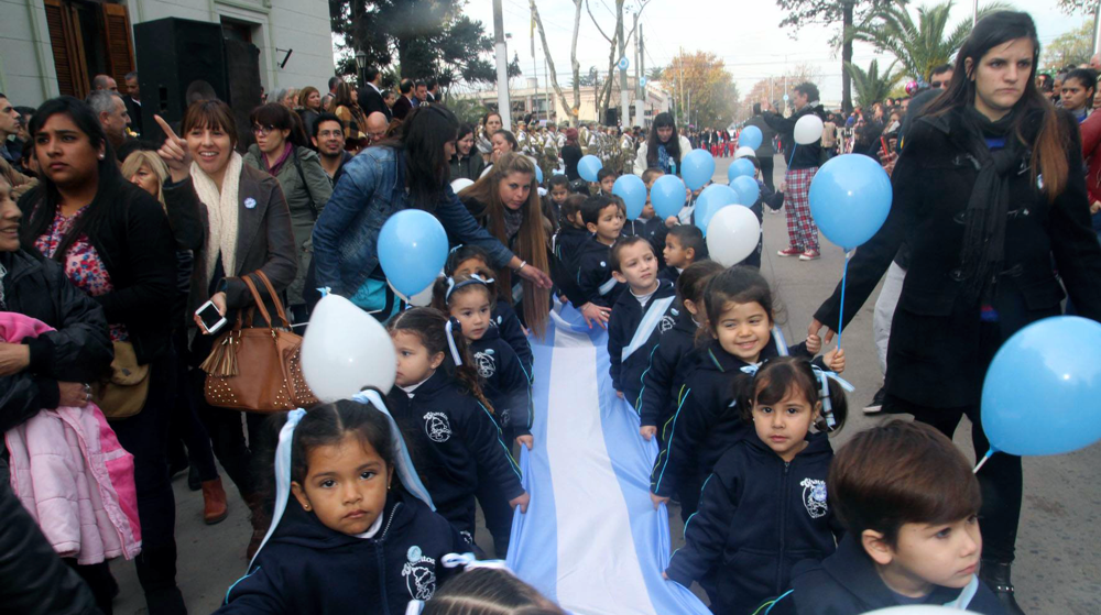 25 de Mayo | Desfile en San Vicente y acto protocolar en Presidente Perón por el Día de la Patria