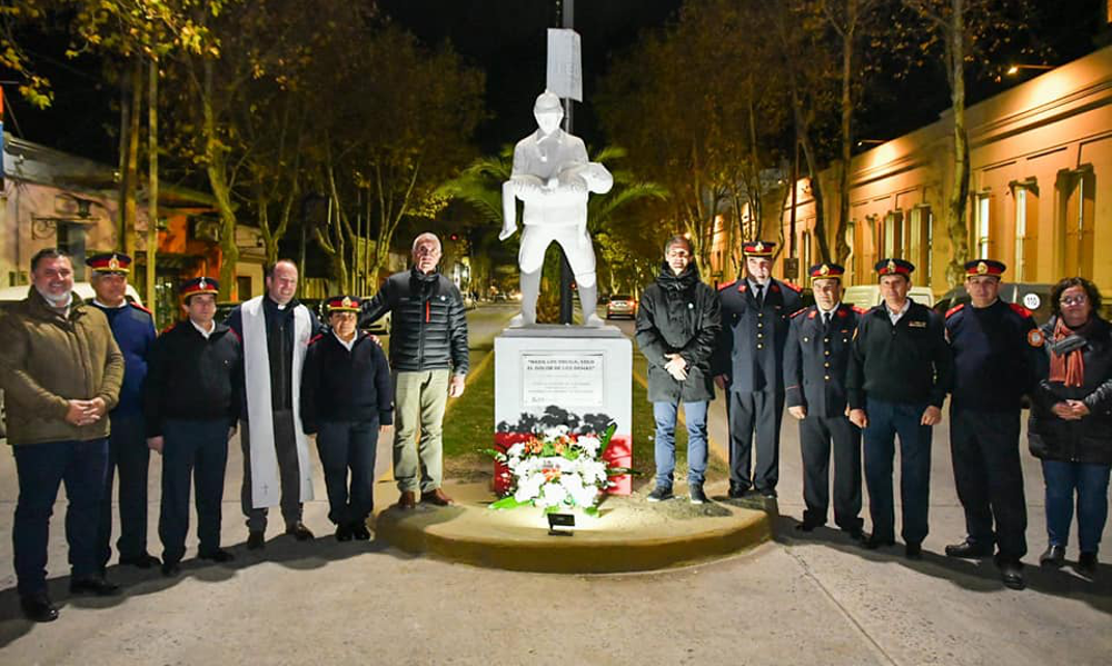 San Vicente | Los Bomberos Voluntarios recibieron 2 millones y medio de pesos en su Día