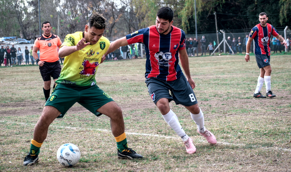 Fútbol masculino | Se disputaron los partidos de ida de los cuartos de final de la Liga Metropolitana