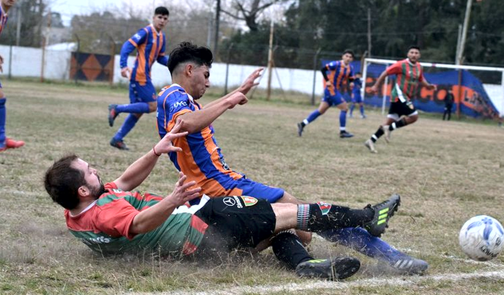 Fútbol masculino | Defensores de Glew, Deportivo, Las Mandarinas y Las Lomas, semifinalistas
